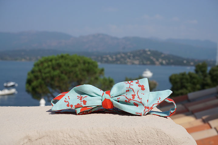 A new design we are working on which features dramatic corners. We thought this bright sea green and orange exmplified hip and edgy so well.